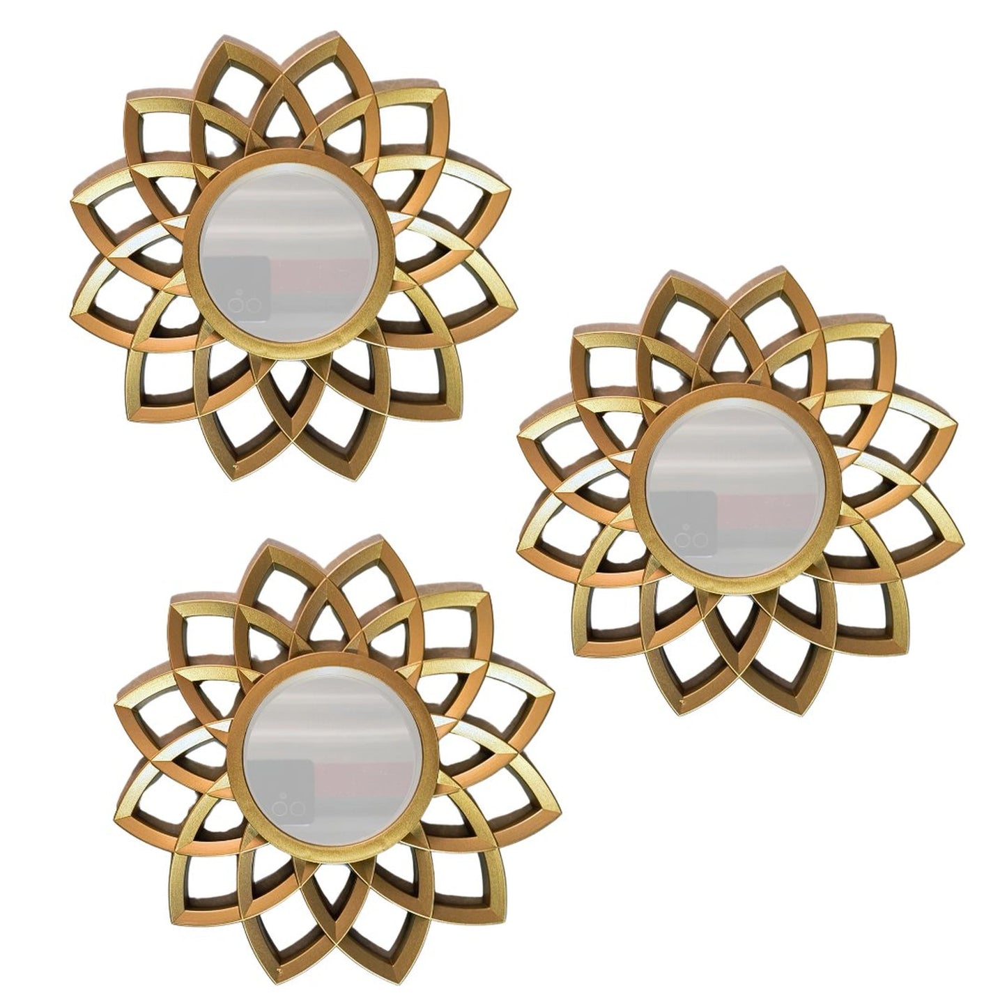 Set de 3 espejos decorativos estilo sol nórdico colgados sobre sofá blanco en ambiente escandinavo moderno.
